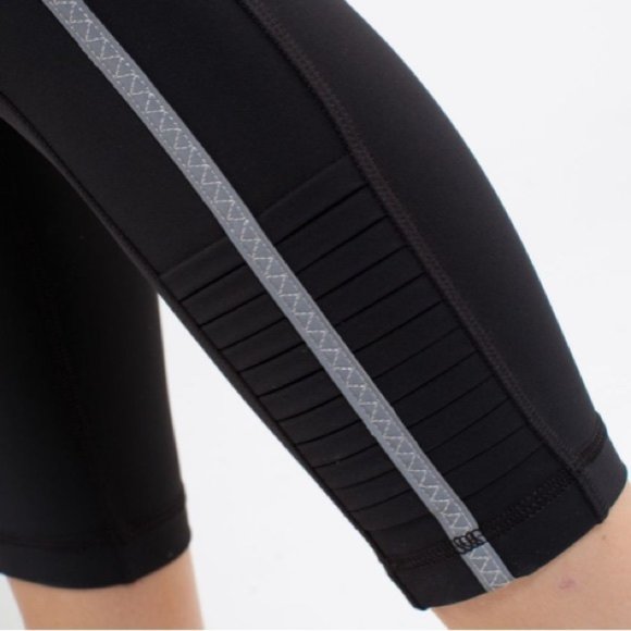 Lululemon Run: Deep Coal, White & Silver Back On Track Cropped Leggings - Picture 3 of 9